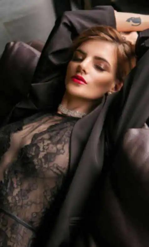 Rechargeable waterproof vibrator for women available with fast shipping across India.